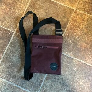 Dakine cross body bag